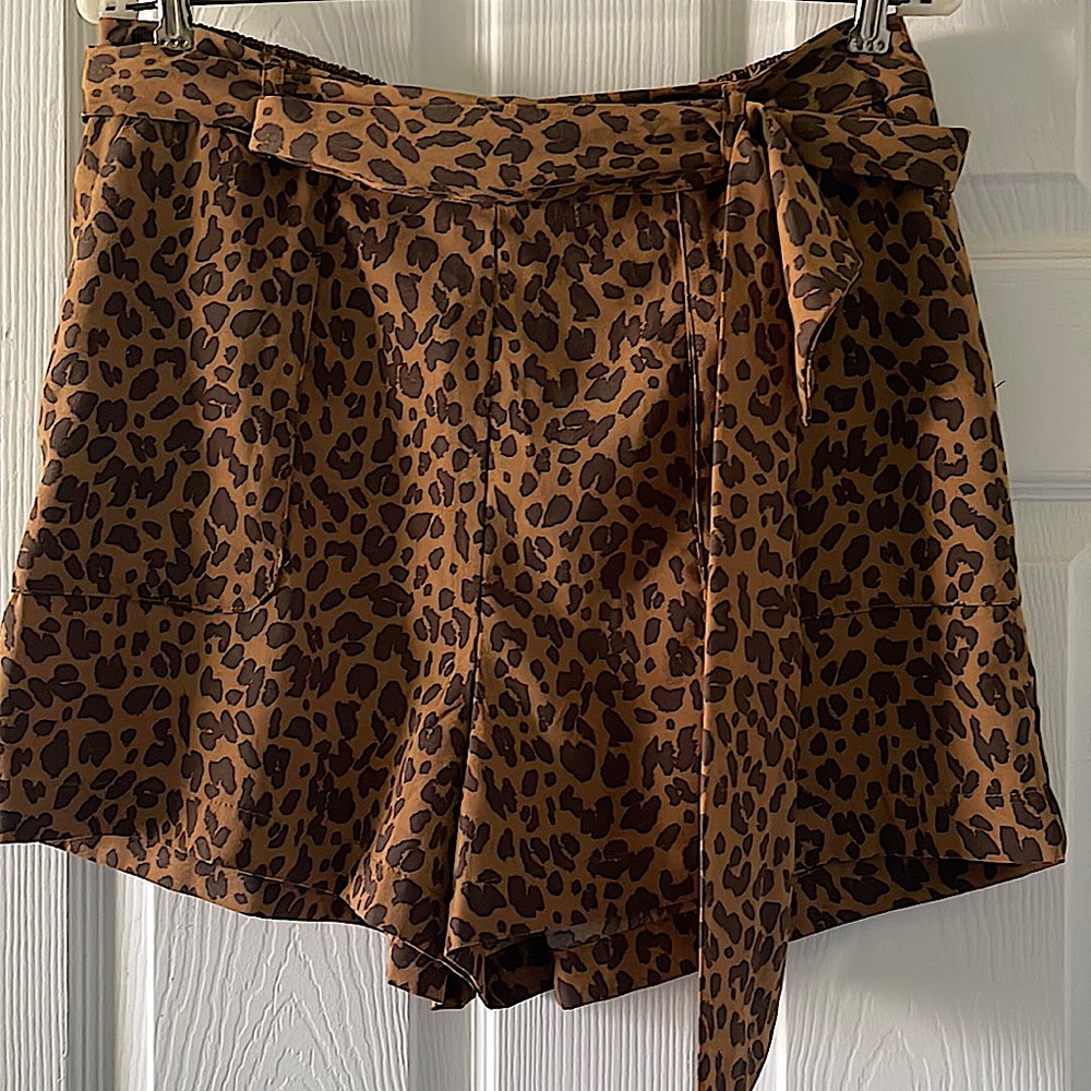 a new day brown on gold leopard print flowing shorts with a fabric belt. Size L